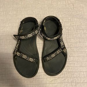 TEVA Hurricane floral sandals